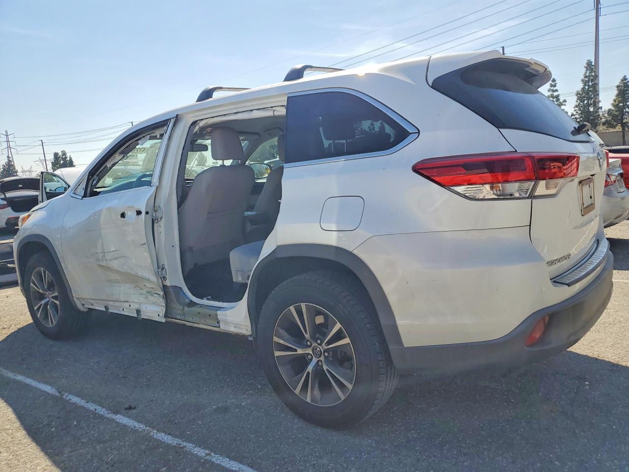 2018 Toyota Highlander Le - zdjęcie 2