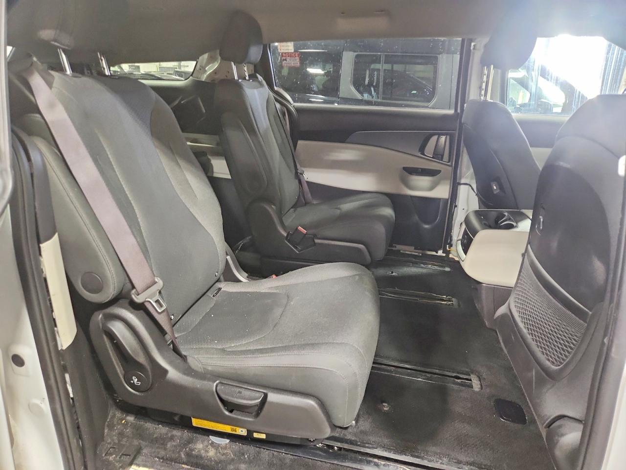 2024 Kia Carnival Lx - zdjęcie 11