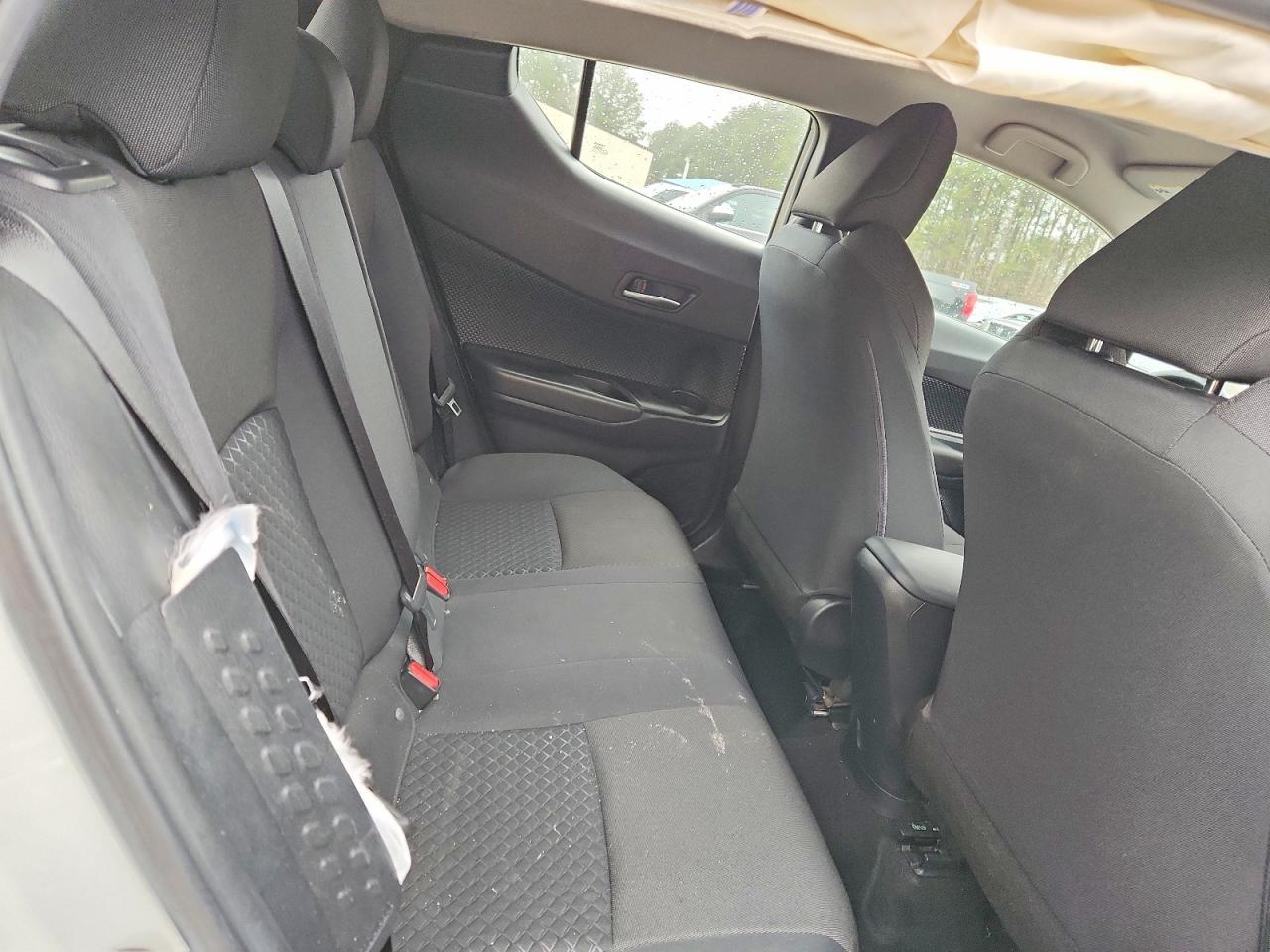 2020 Toyota C-Hr Le - zdjęcie 10