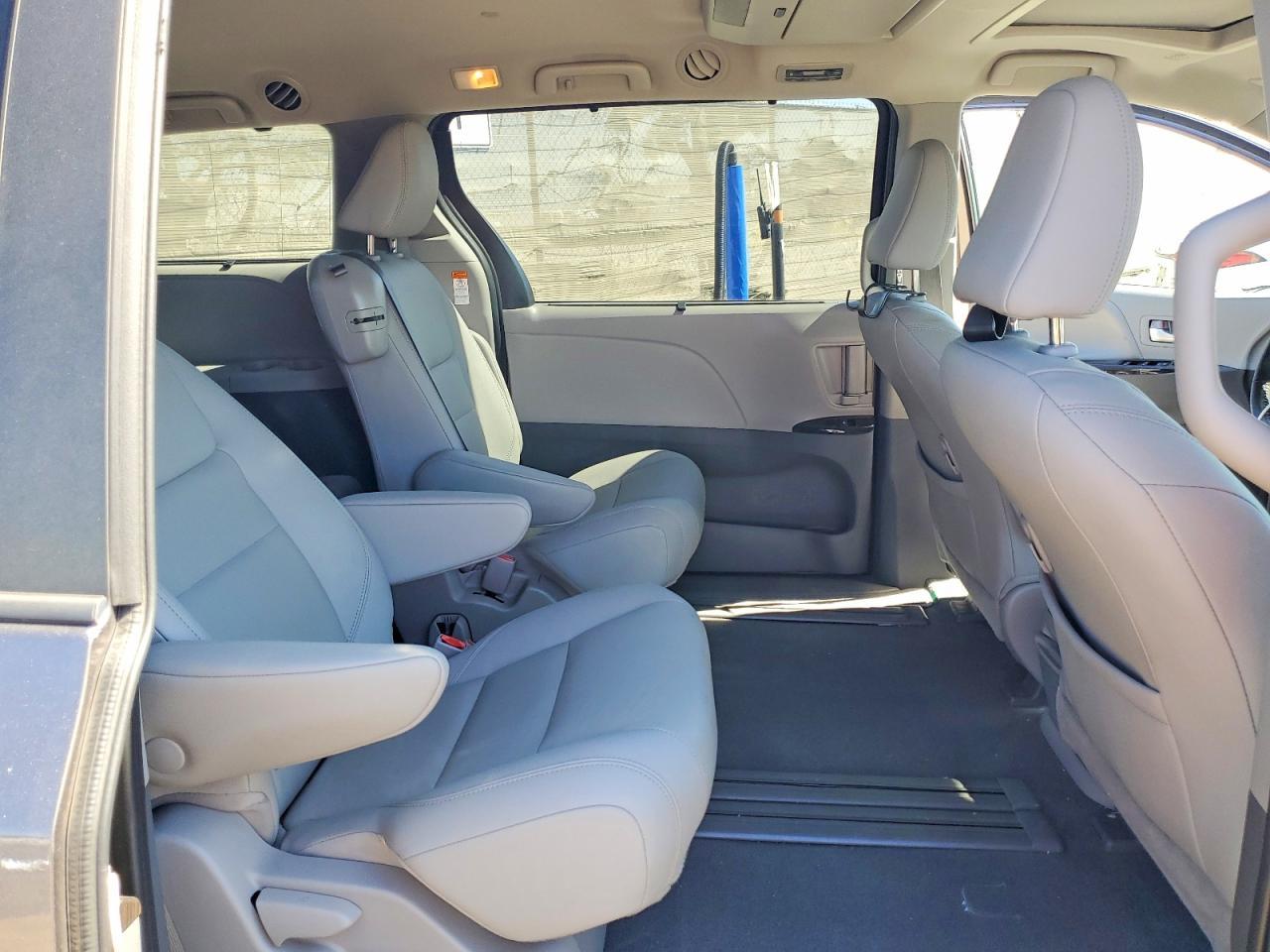 2020 Toyota Sienna Xle Premium 8-Passenger - zdjęcie 11