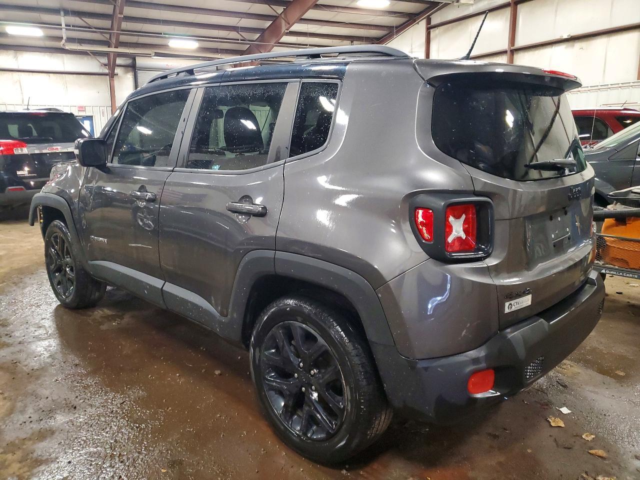 2016 Jeep Renegade Latitude - zdjęcie 2