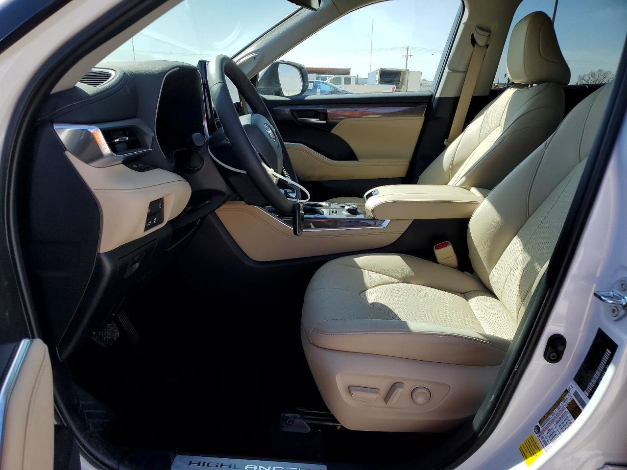 2025 Toyota Highlander Limited - zdjęcie 7