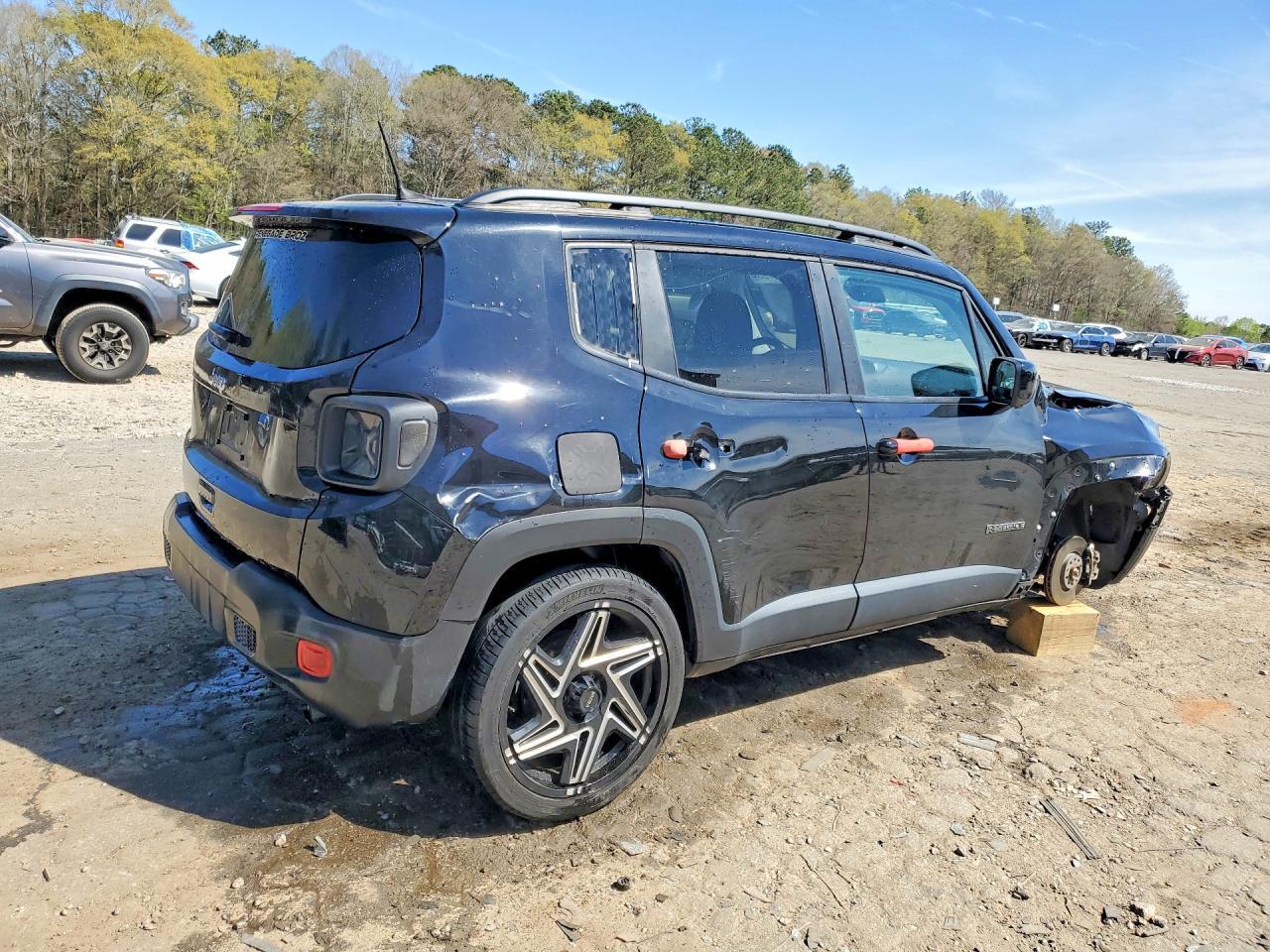 2020 Jeep Renegade Latitude - zdjęcie 3