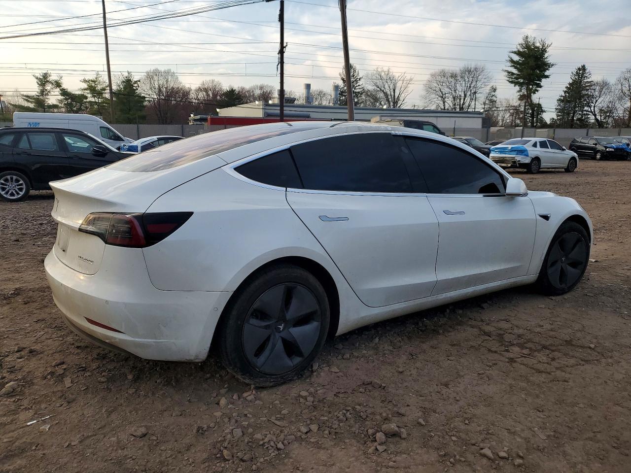 2018 Tesla Model 3 - zdjęcie 3
