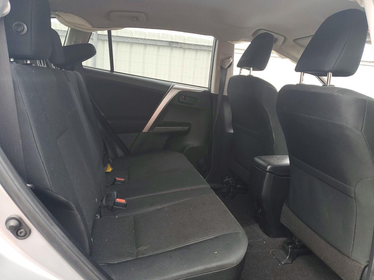 2018 Toyota Rav4 Le - zdjęcie 11