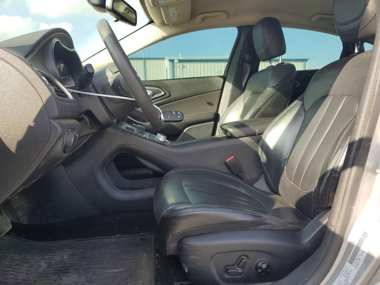 2016 Chrysler 200 Limited - zdjęcie 7