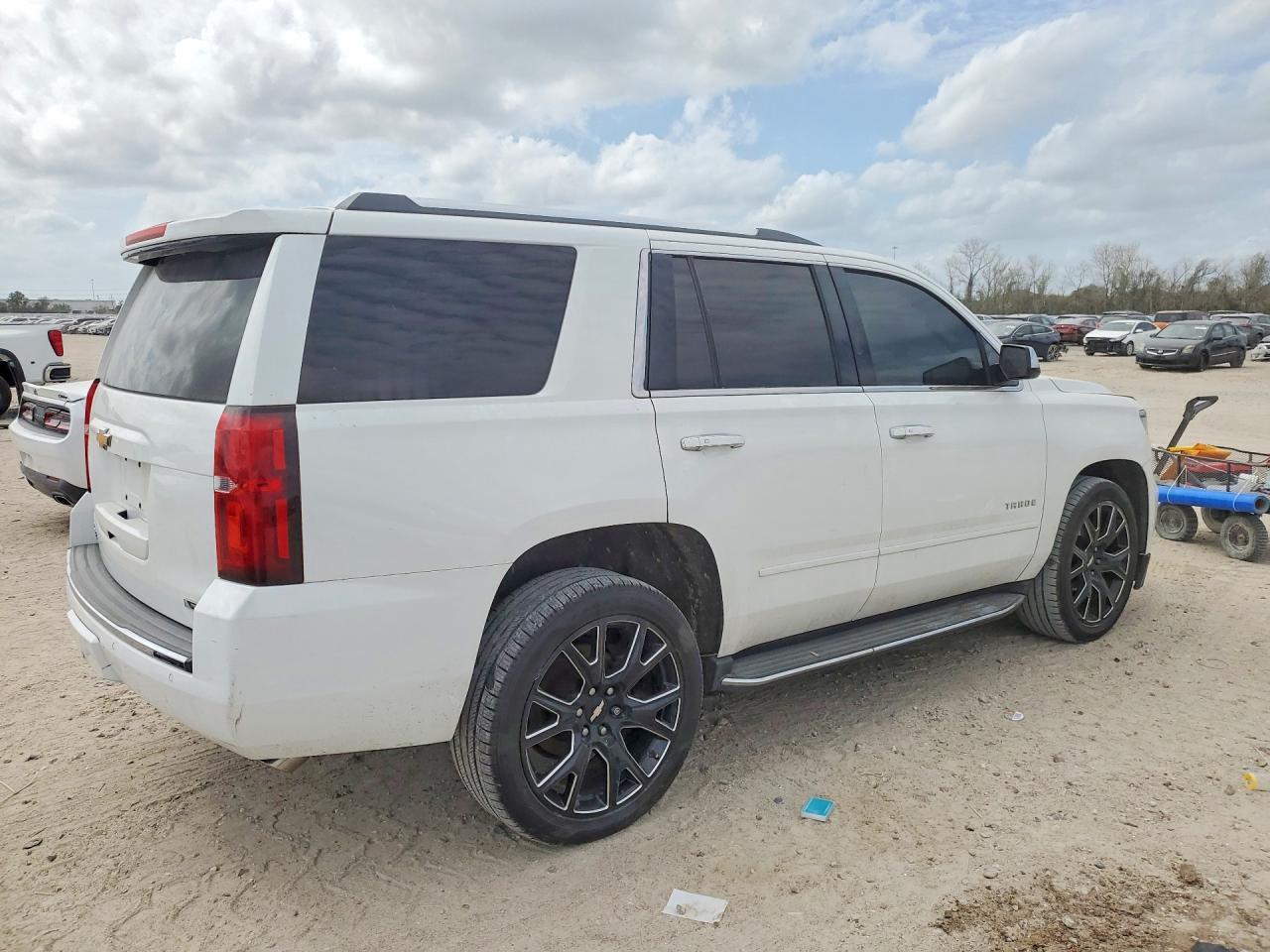 2018 Chevrolet Tahoe C1500 Premier - zdjęcie 3