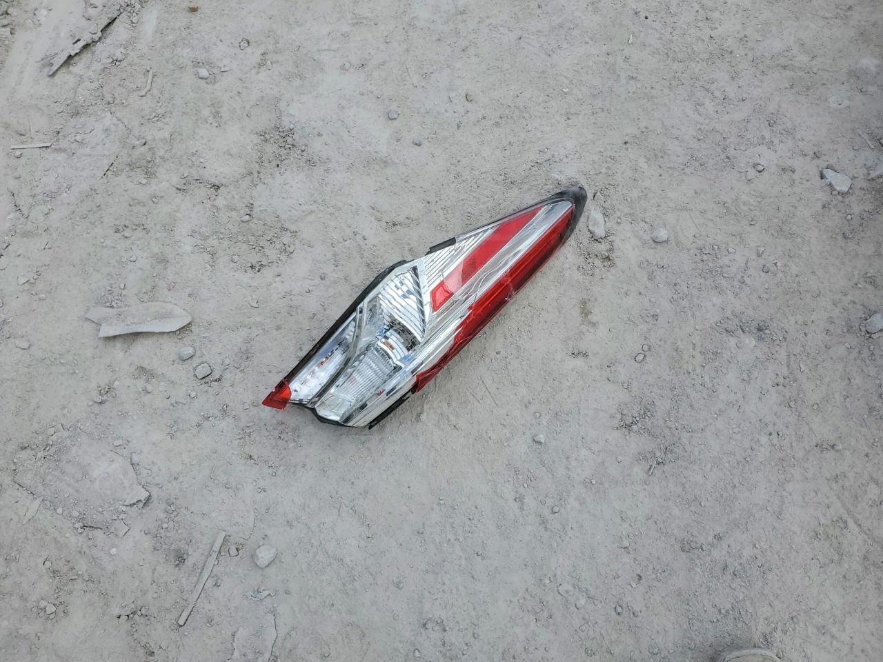 2019 Toyota Camry Le - zdjęcie 12