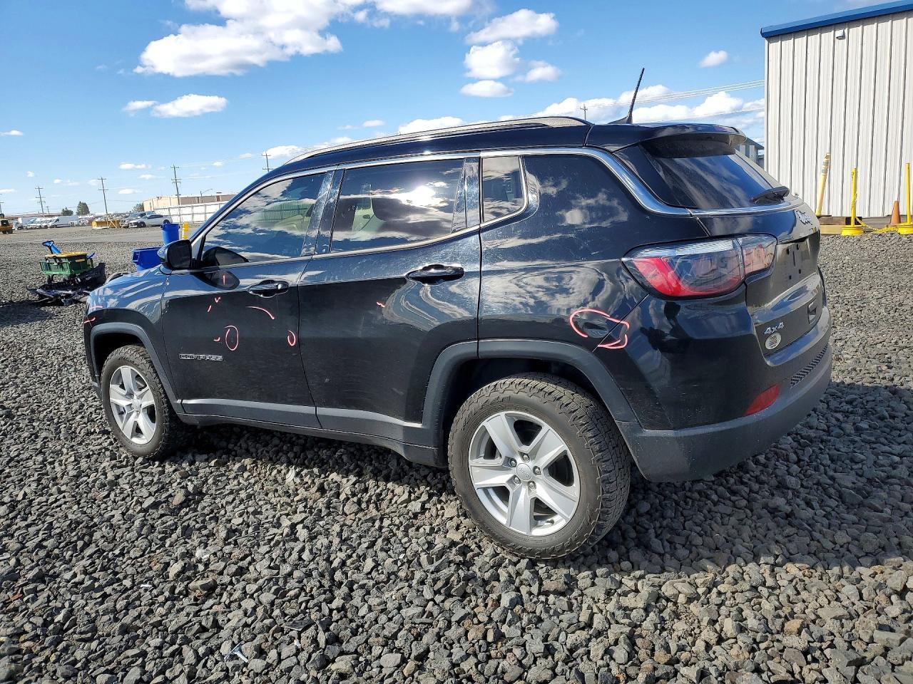 2022 Jeep Compass Latitude - zdjęcie 2