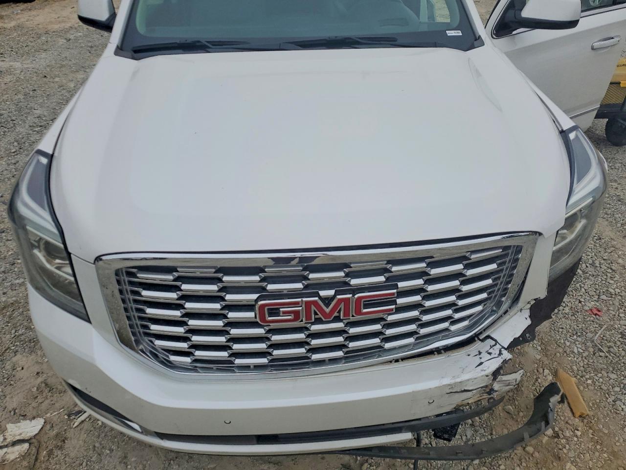 2019 GMC Yukon Denali - zdjęcie 12
