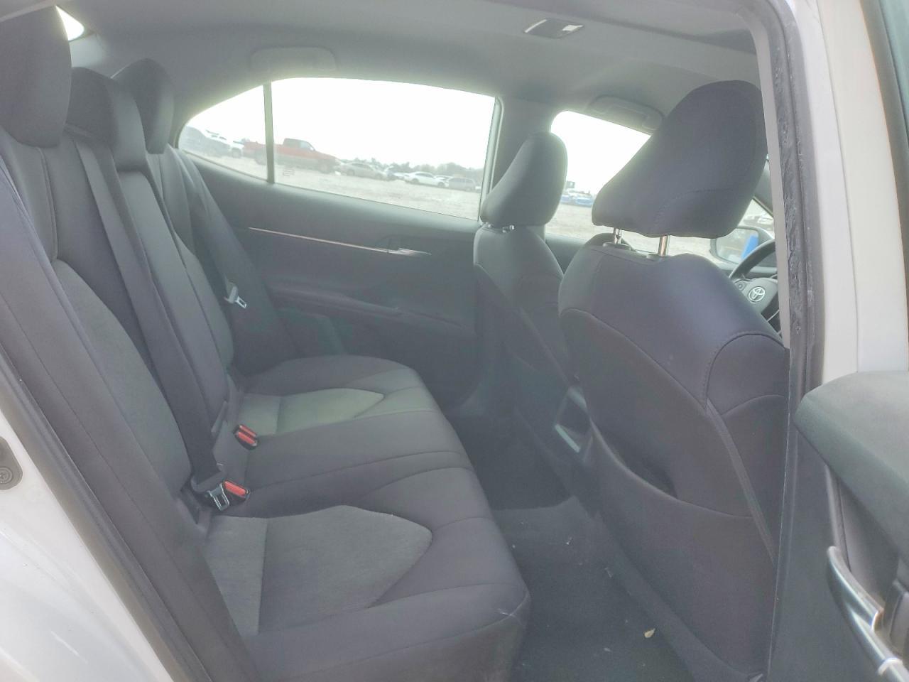 2019 Toyota Camry Le - zdjęcie 10