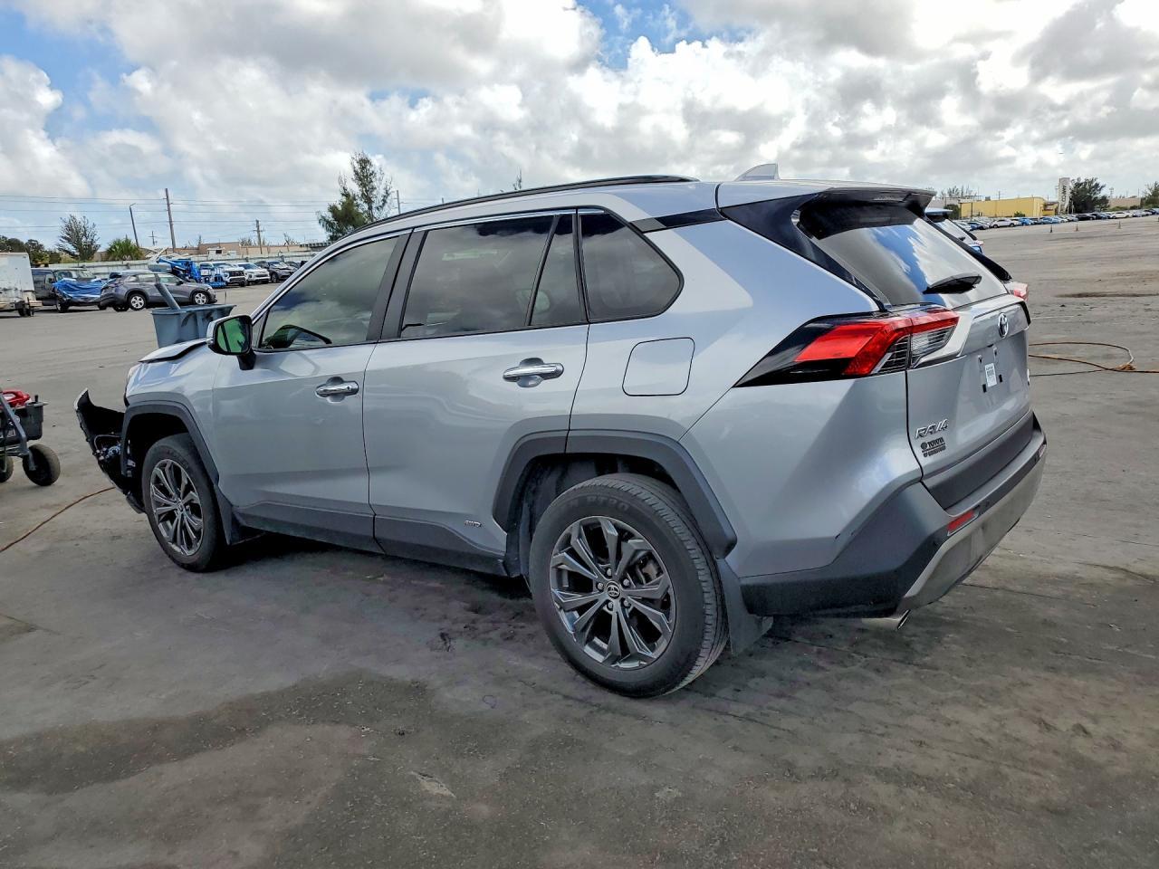 2024 Toyota Rav4 Limited - zdjęcie 2