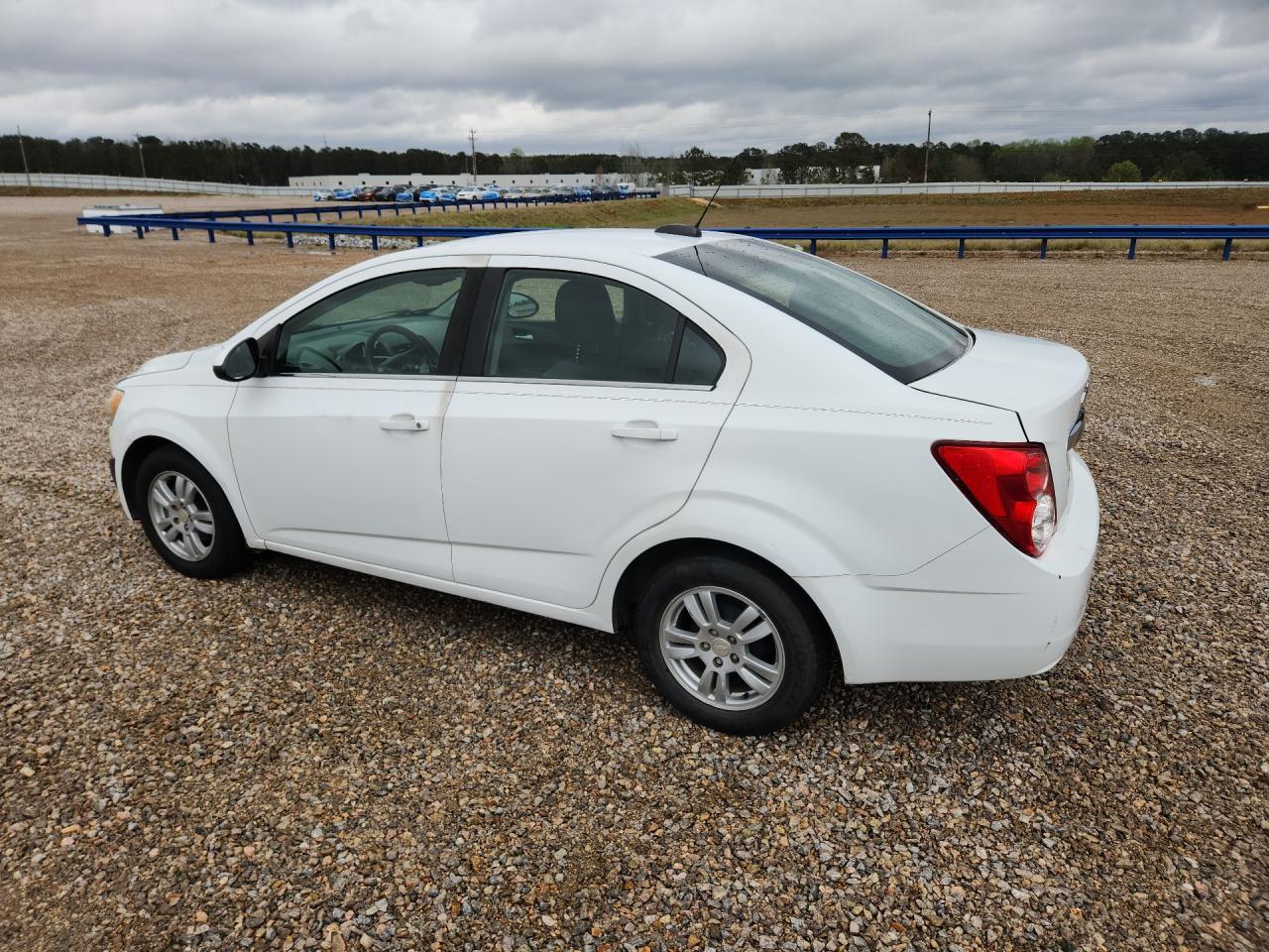 2016 Chevrolet Sonic Lt - zdjęcie 2