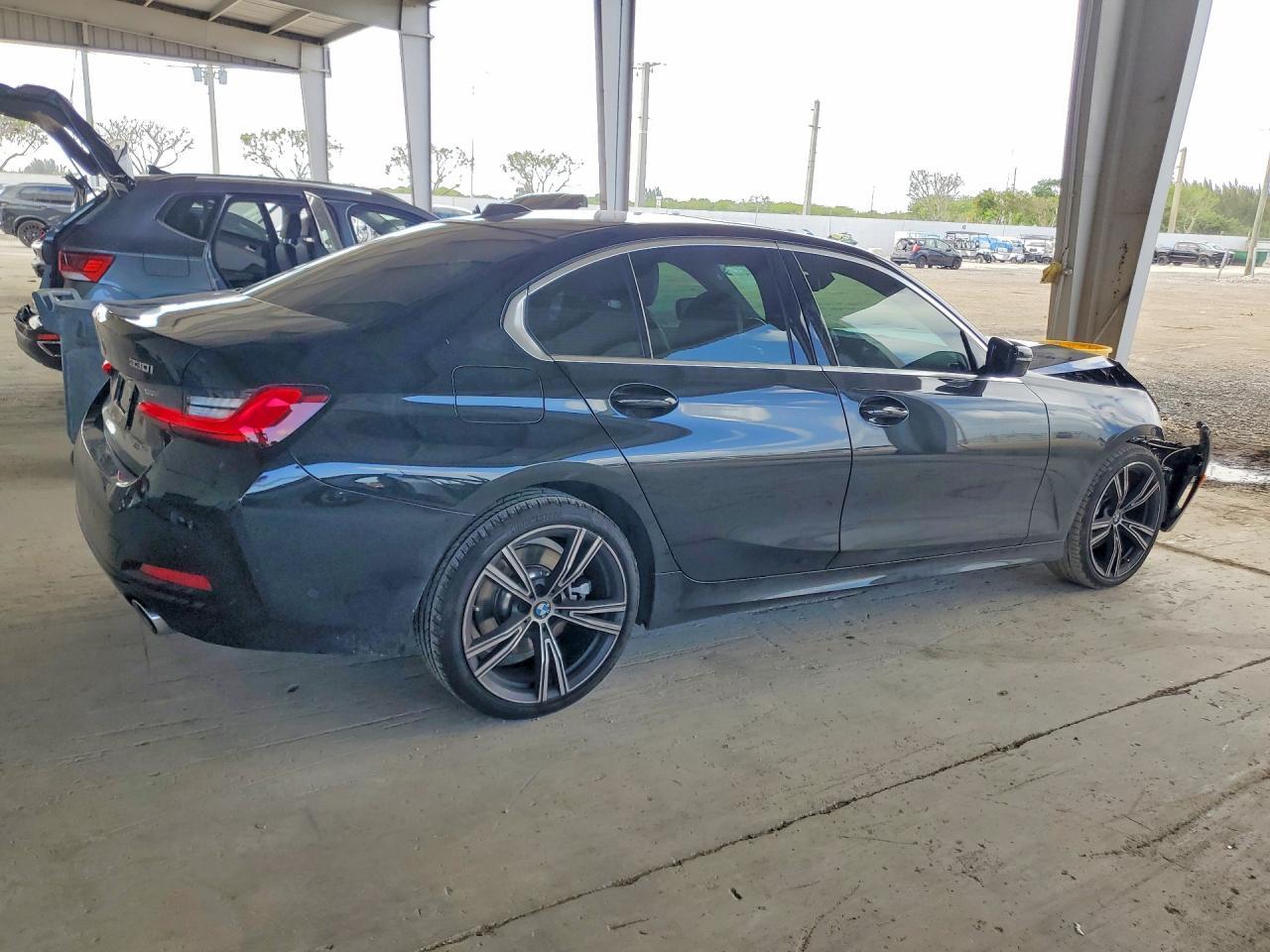 2024 BMW 330I - zdjęcie 3
