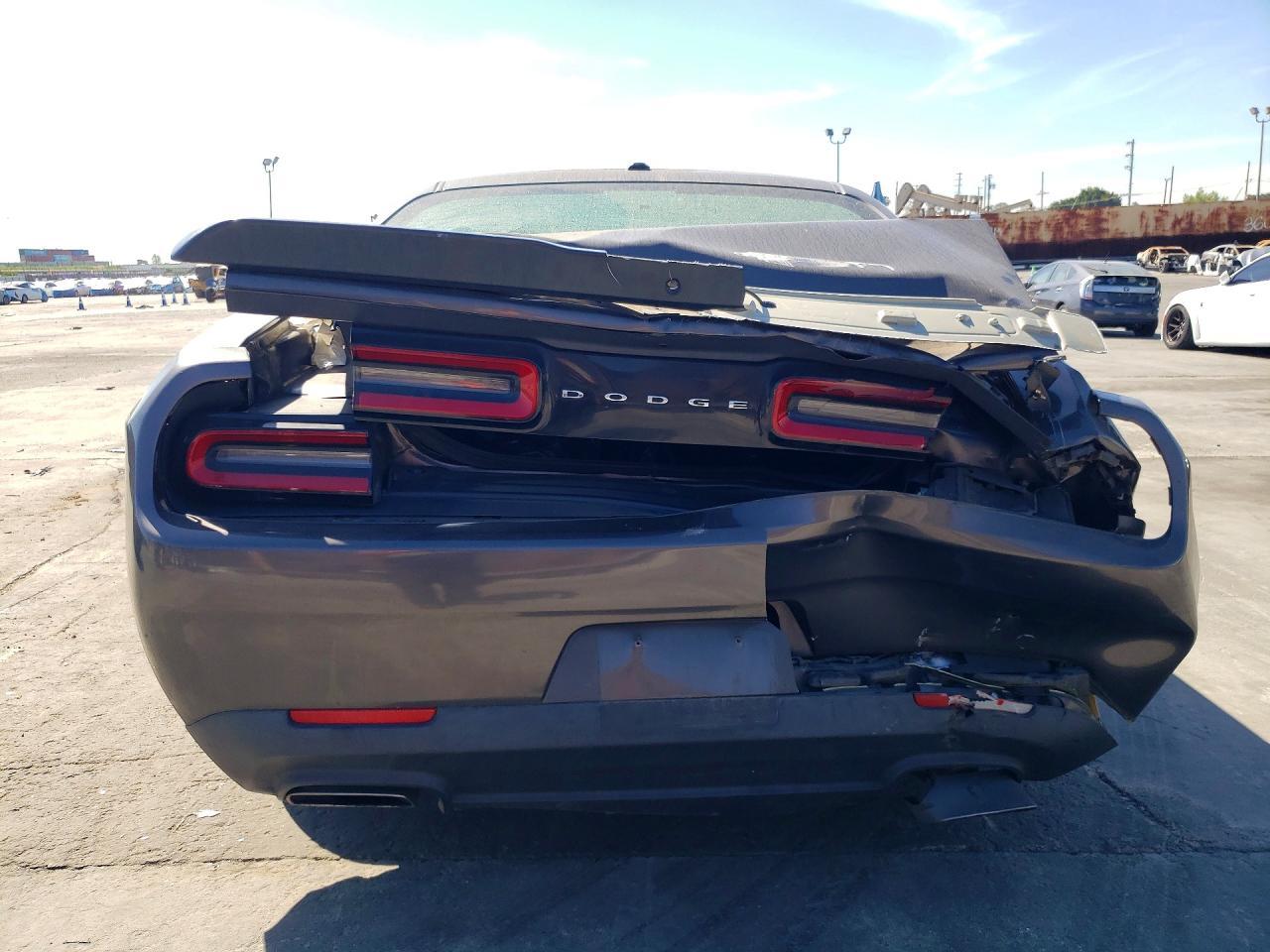 2016 Dodge Challenger R - zdjęcie 6