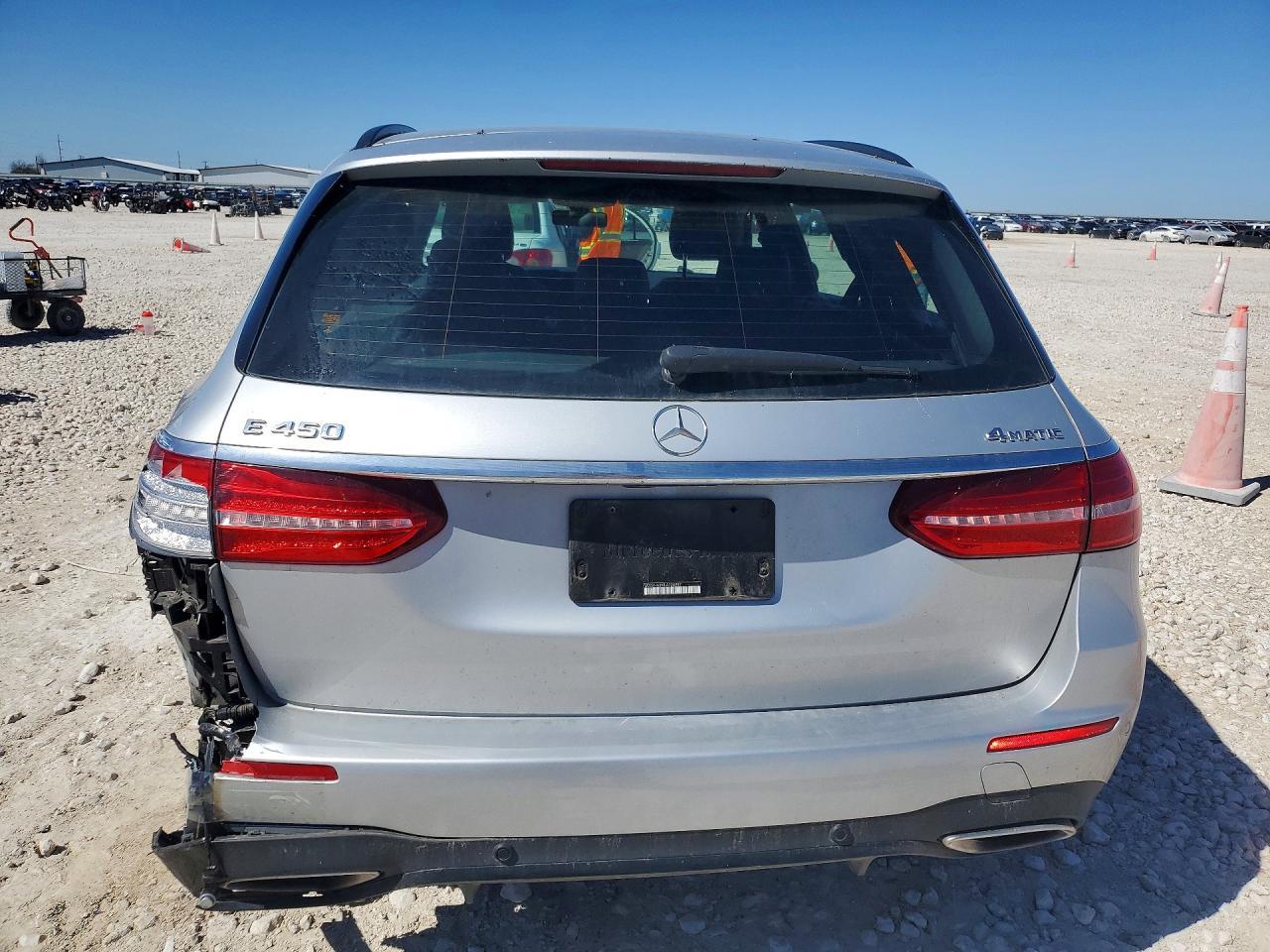 2020 Mercedes Benz E - zdjęcie 6