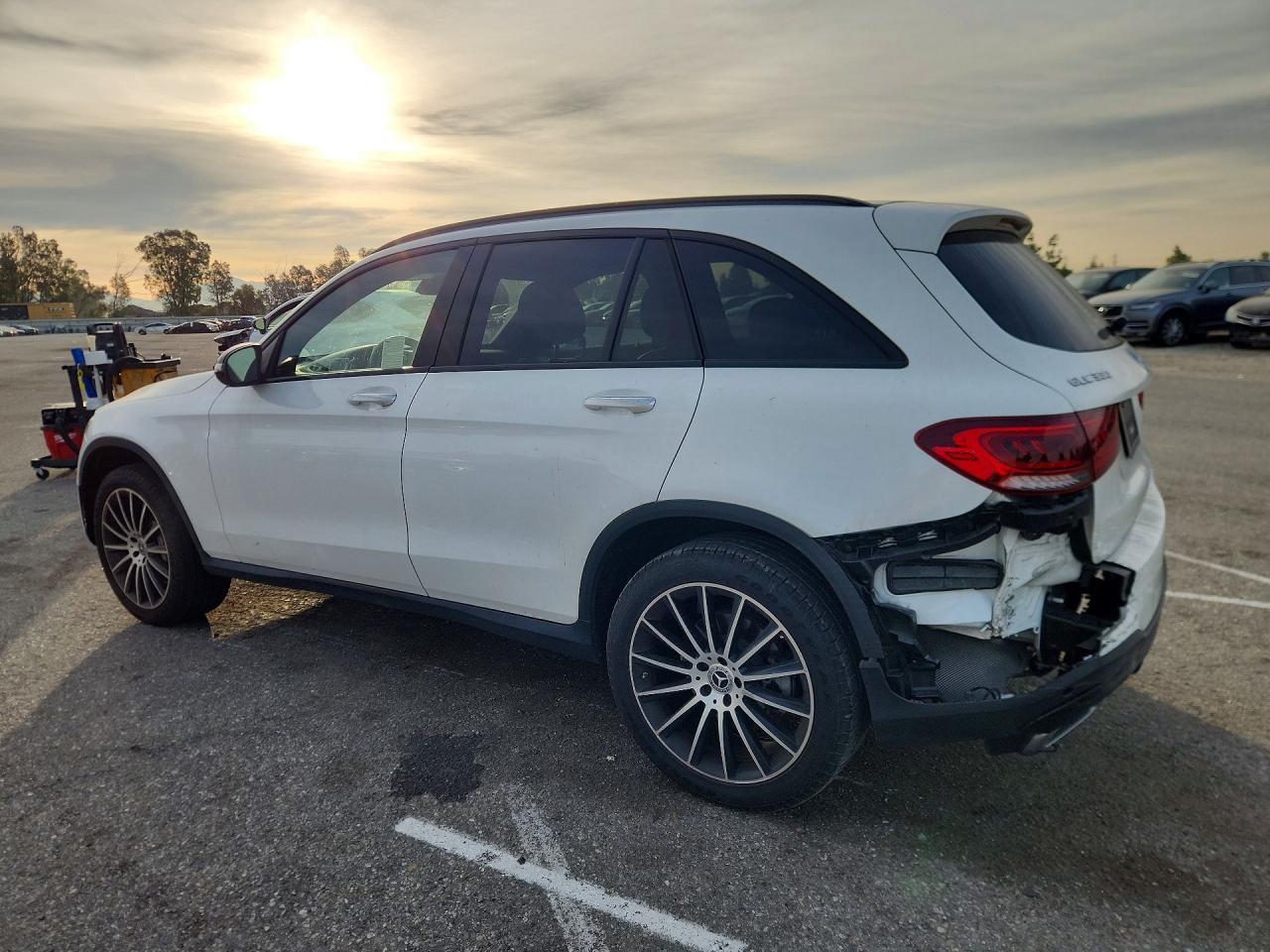 2022 Mercedes-Benz Glc 300 - zdjęcie 2