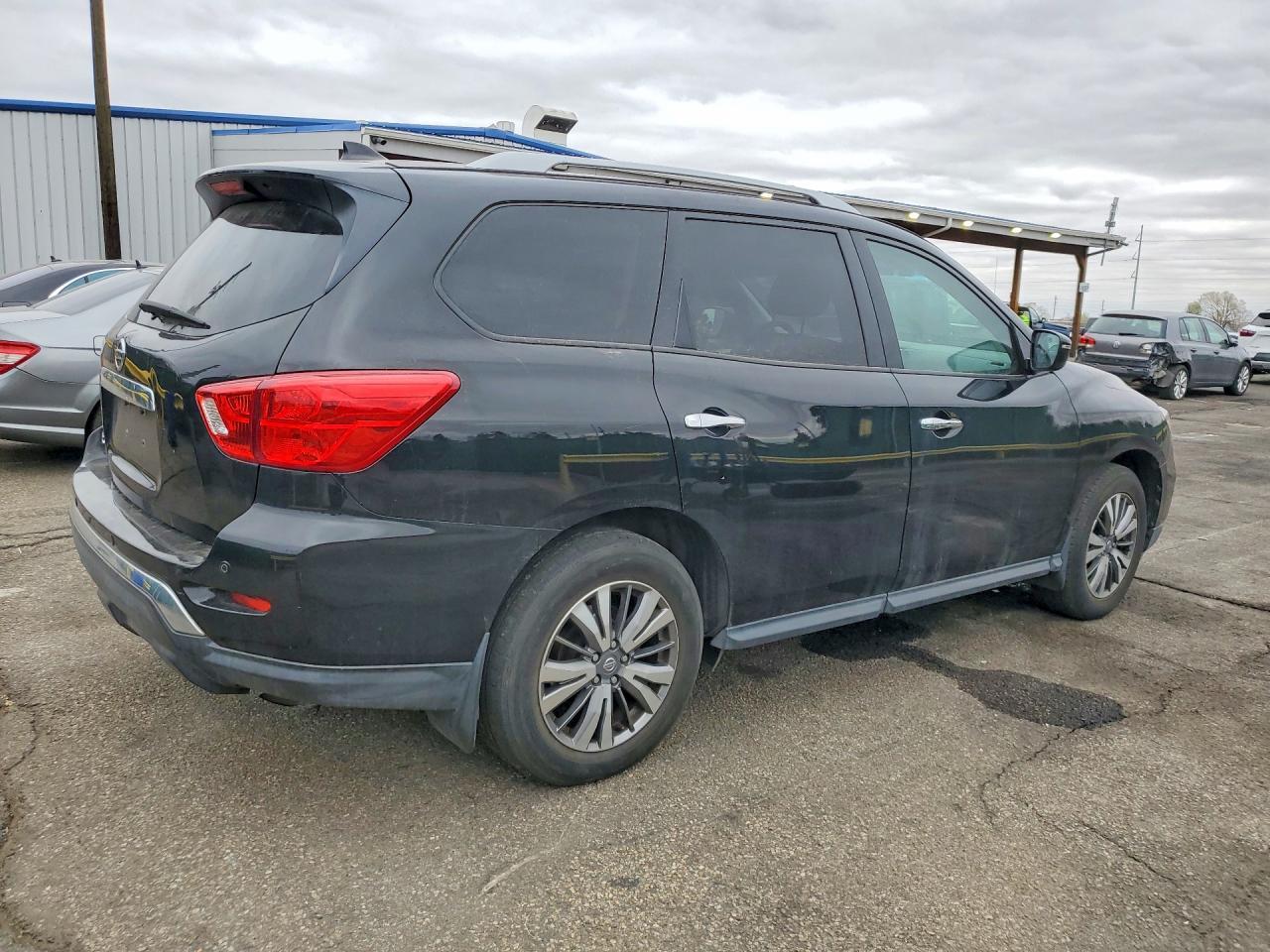2019 Nissan Pathfinder S - zdjęcie 3