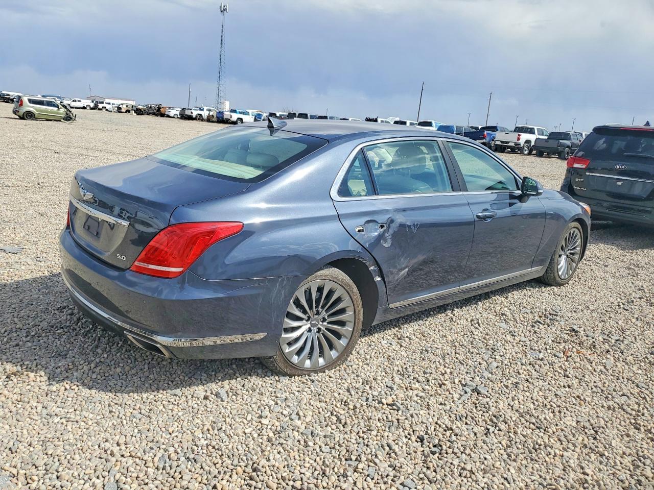 2017 Genesis G90 5.0 Ultimate - zdjęcie 3