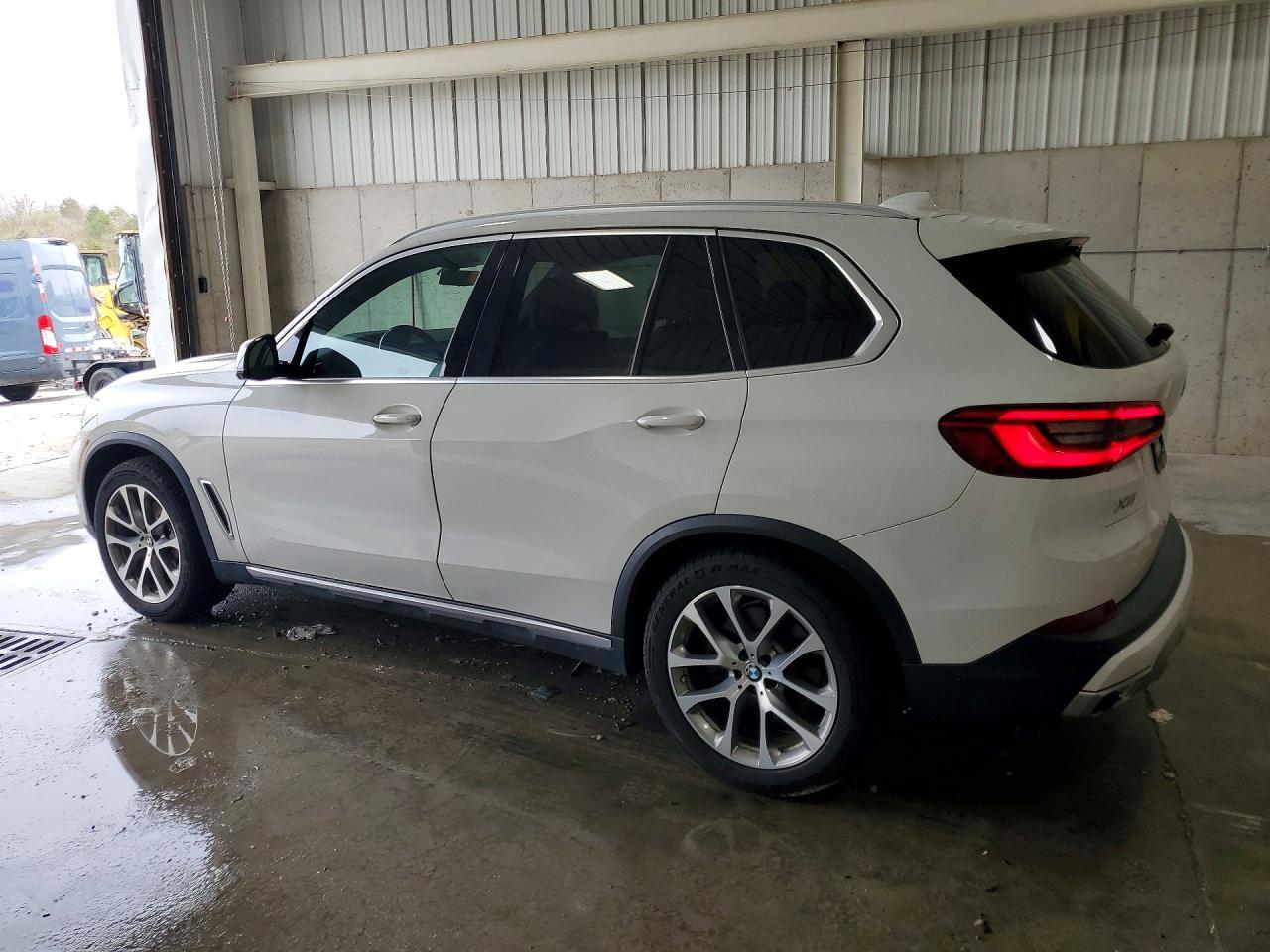 2019 BMW X5 xDrive40I - zdjęcie 2