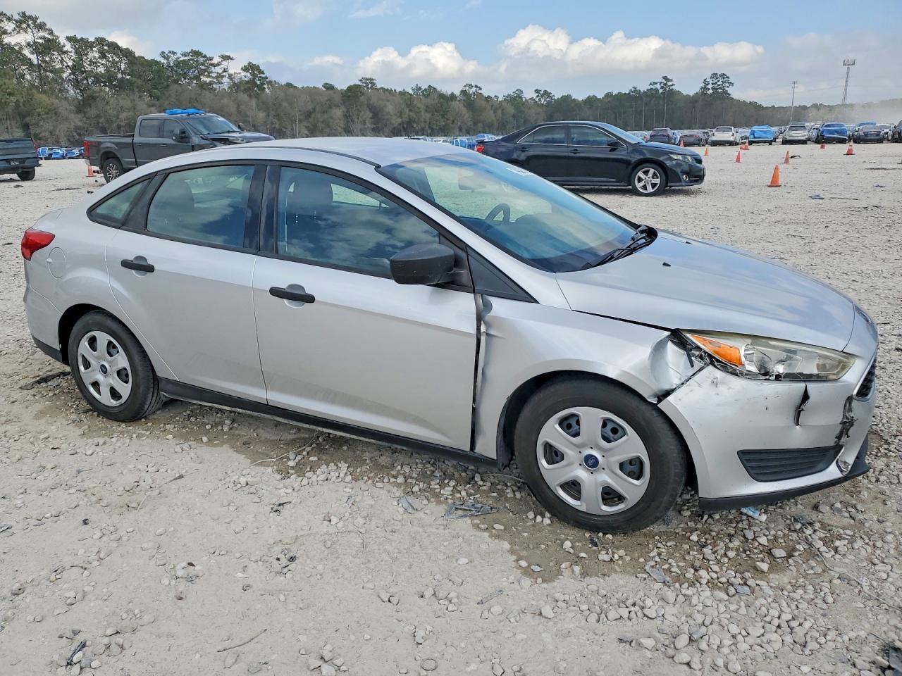 2017 Ford Focus S - zdjęcie 4