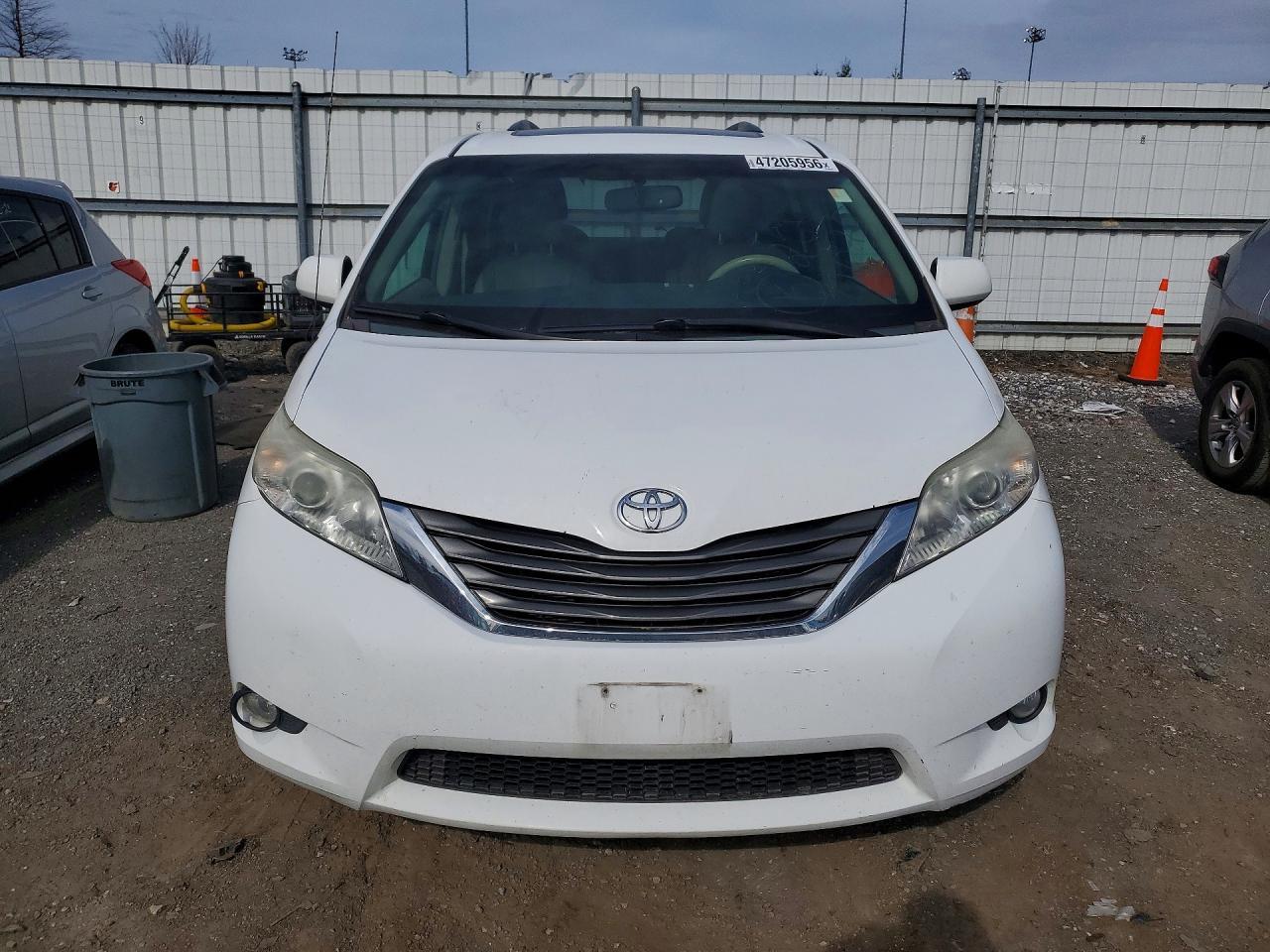 2014 Toyota Sienna Xle 8-Passenger - zdjęcie 5