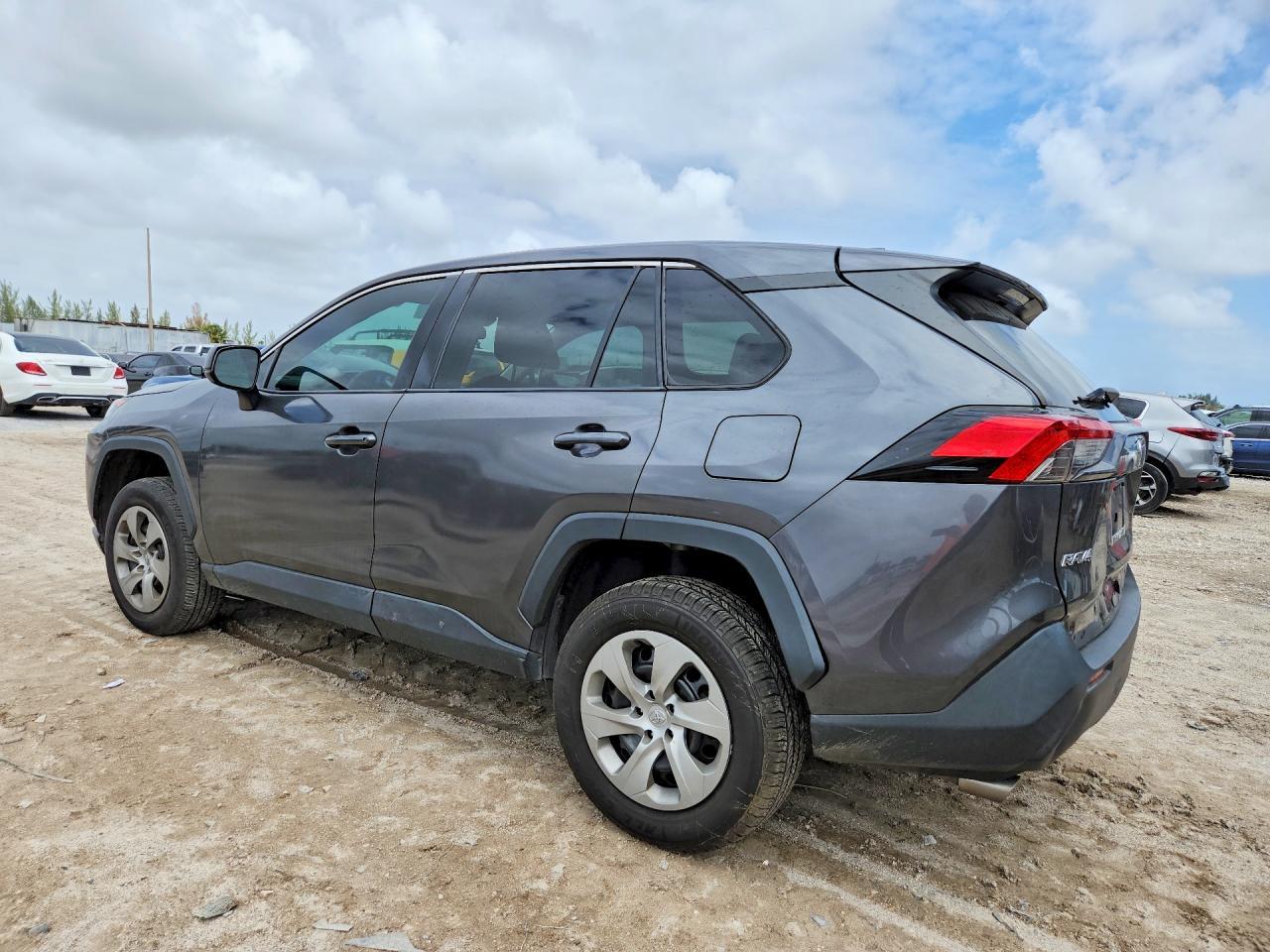 2022 Toyota Rav4 Le - zdjęcie 2