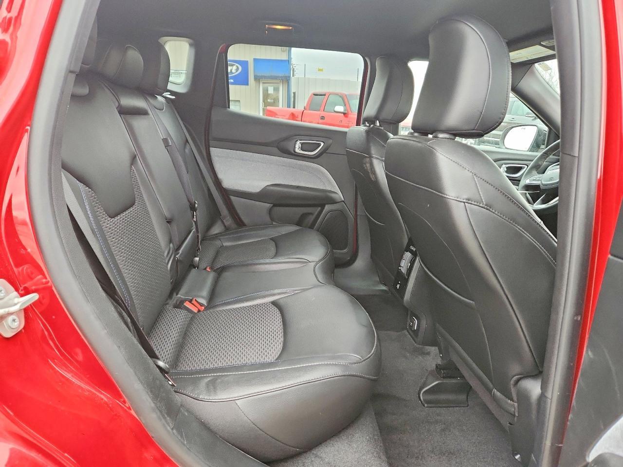 2023 Jeep Compass Latitude - zdjęcie 11