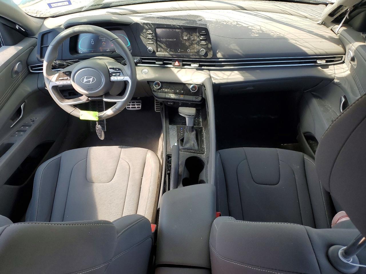 2025 Hyundai Elantra Sel Sport - zdjęcie 8