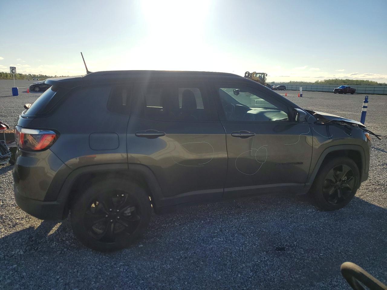 2020 Jeep Compass Latitude - zdjęcie 3