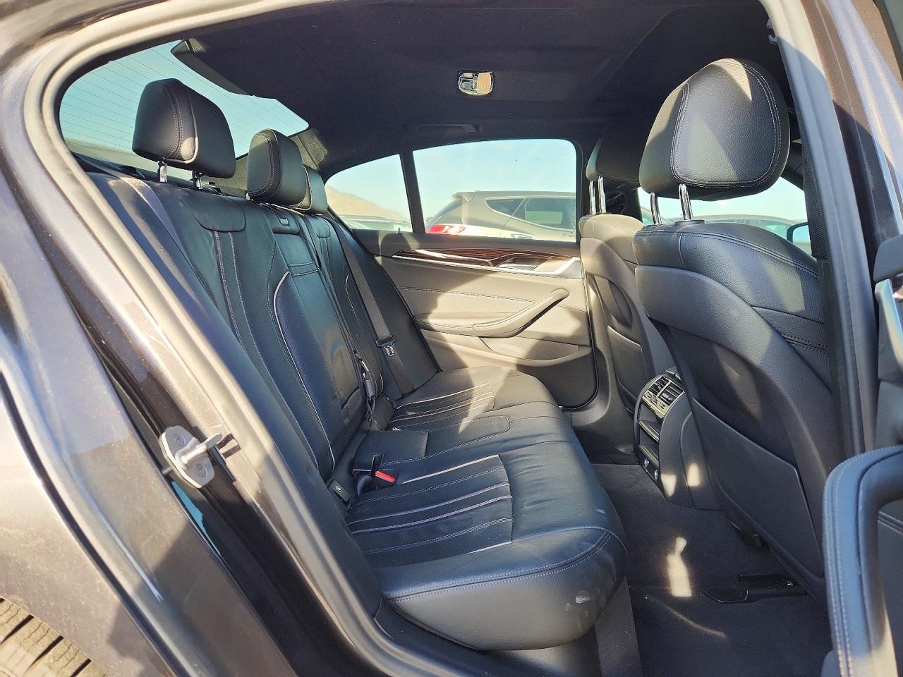 2019 BMW 530E - zdjęcie 10