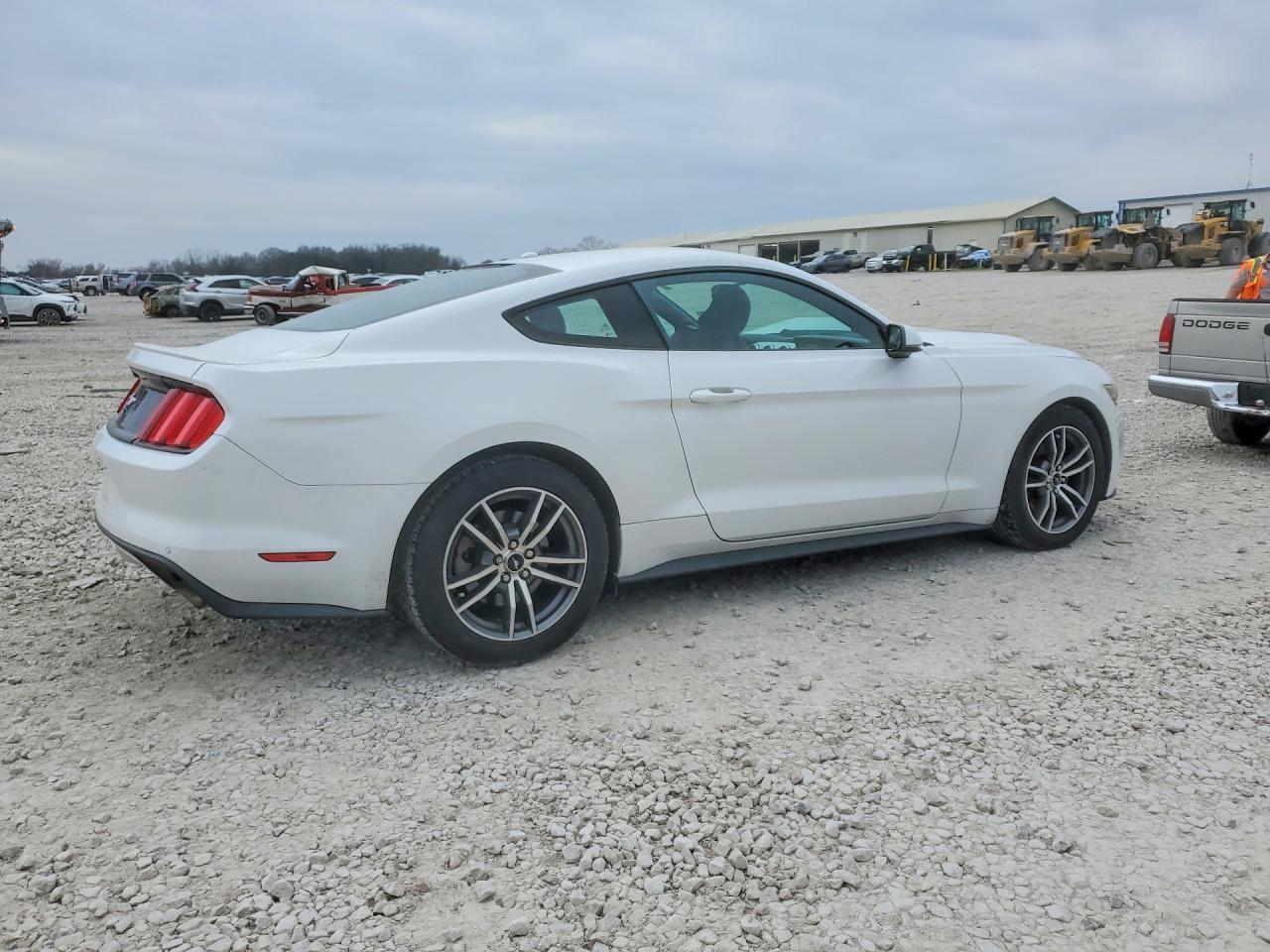 2015 Ford Mustang - zdjęcie 3