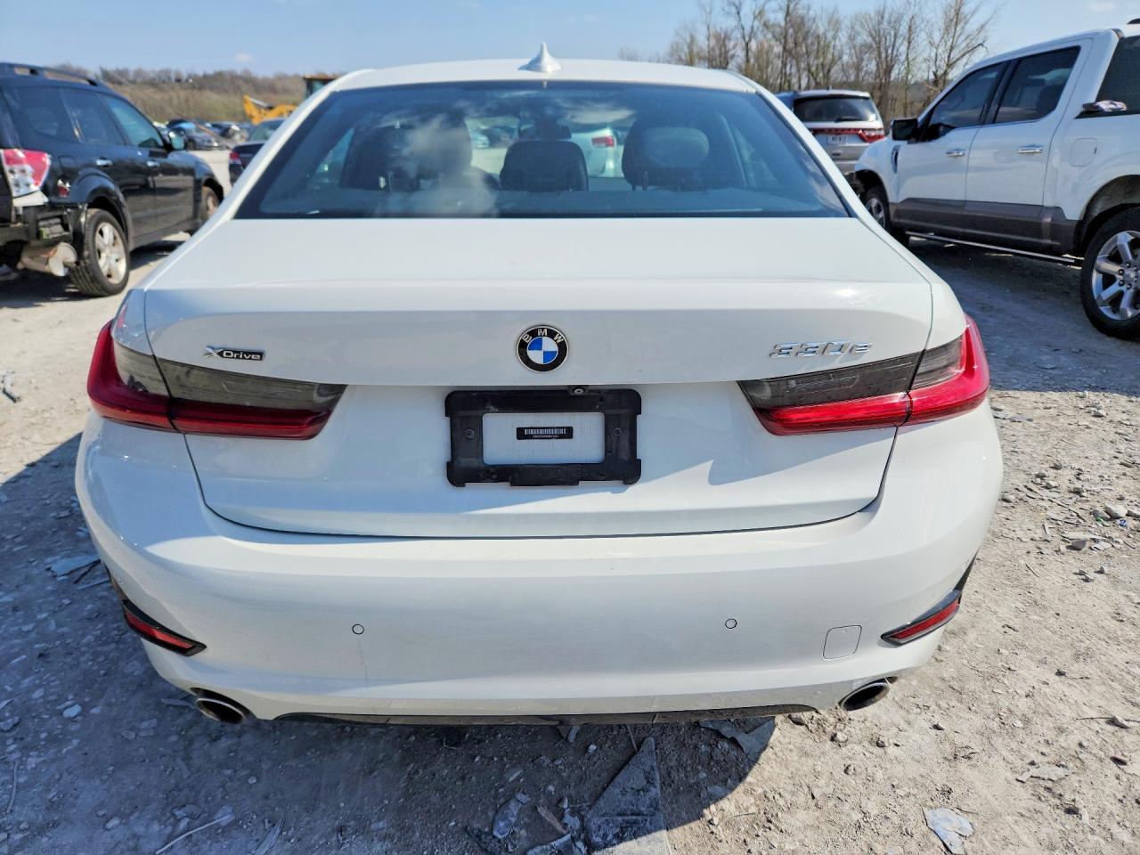 2021 BMW 330Xe - zdjęcie 6