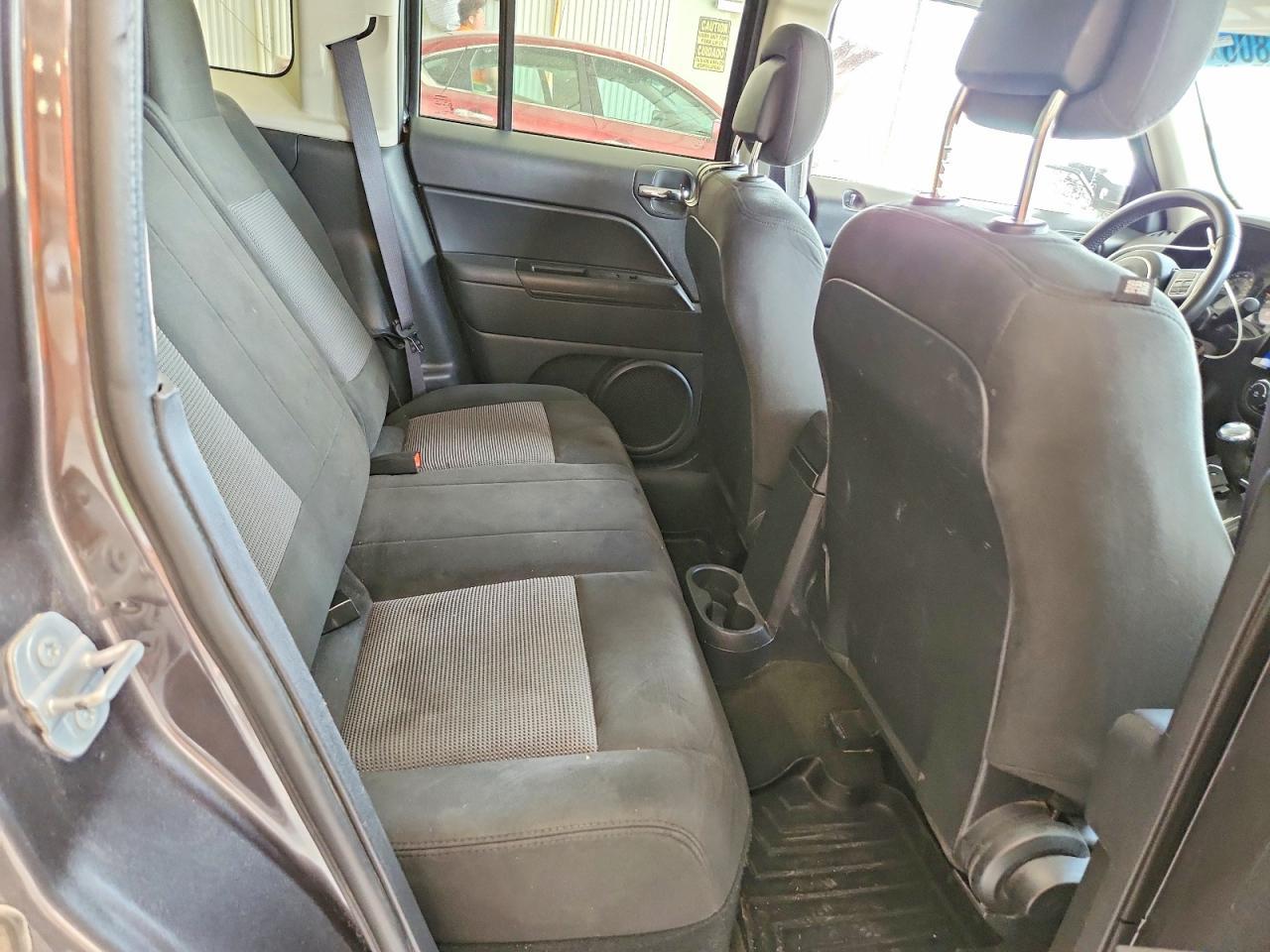2016 Jeep Patriot Latitude - zdjęcie 10