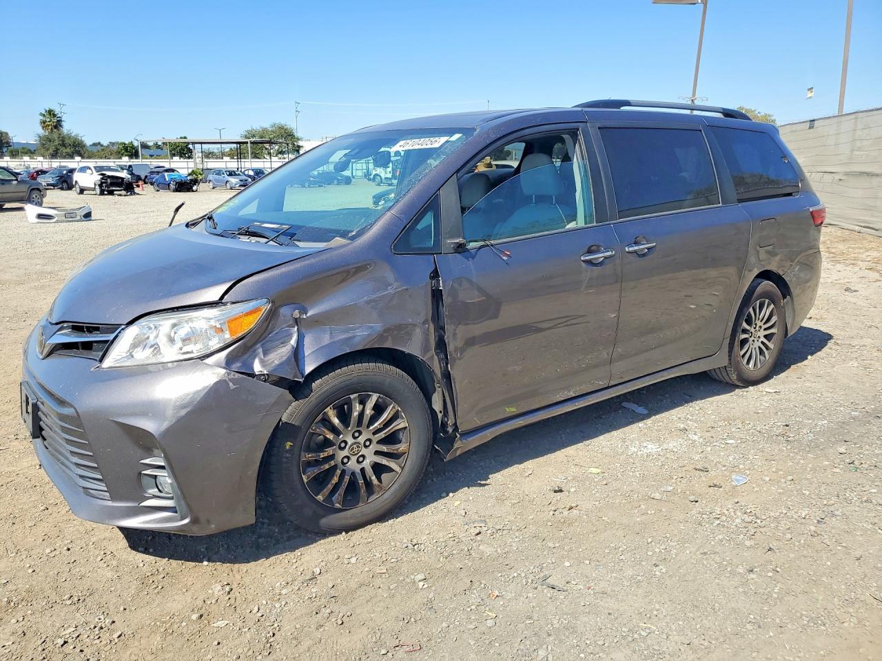 2020 Toyota Sienna Xle Premium 8-Passenger - zdjęcie główne