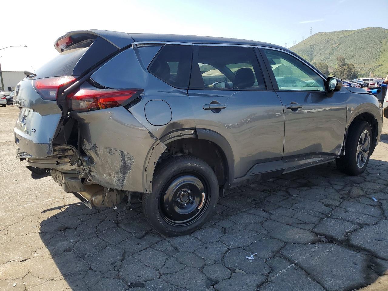 2024 Nissan Rogue Sv - zdjęcie 3