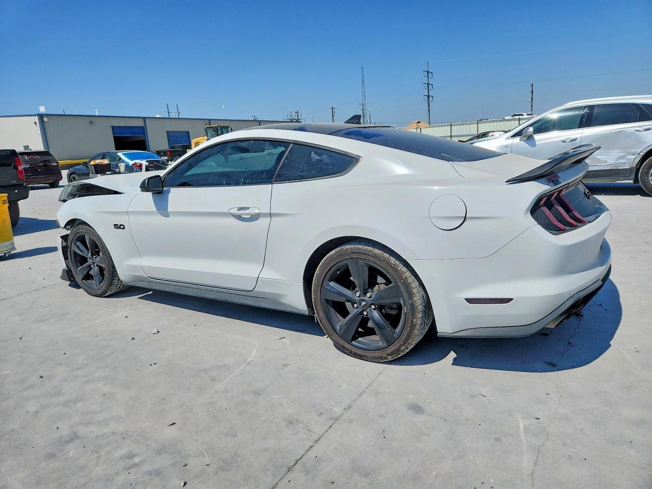 2021 Ford Mustang Gt - zdjęcie 2