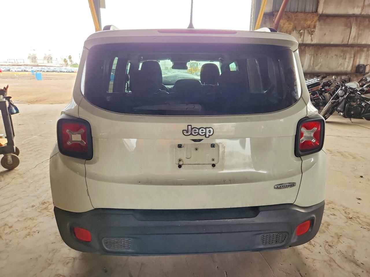 2016 Jeep Renegade Latitude - zdjęcie 6