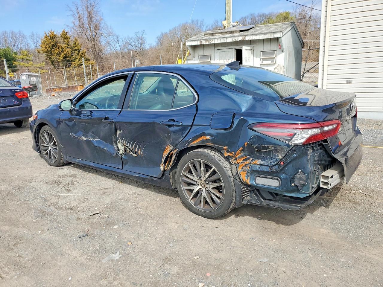2021 Toyota Camry Xle - zdjęcie 2