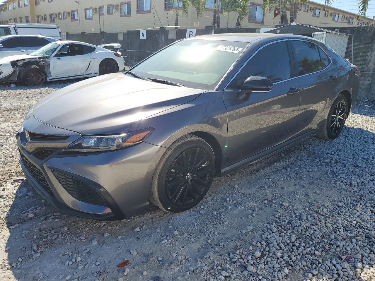 2024 Toyota Camry Se - zdjęcie główne