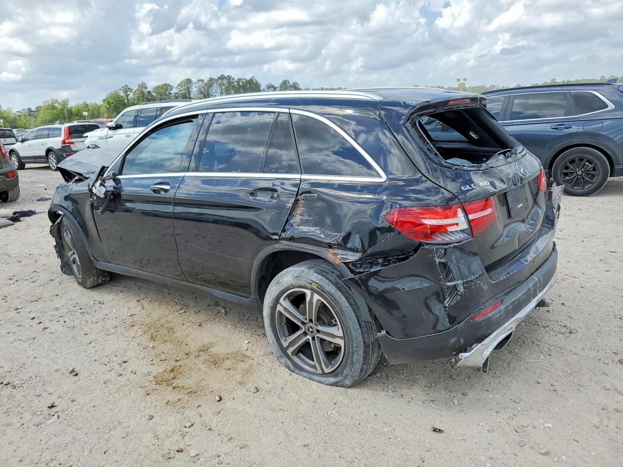 2017 Mercedes-Benz Glc 300 - zdjęcie 2