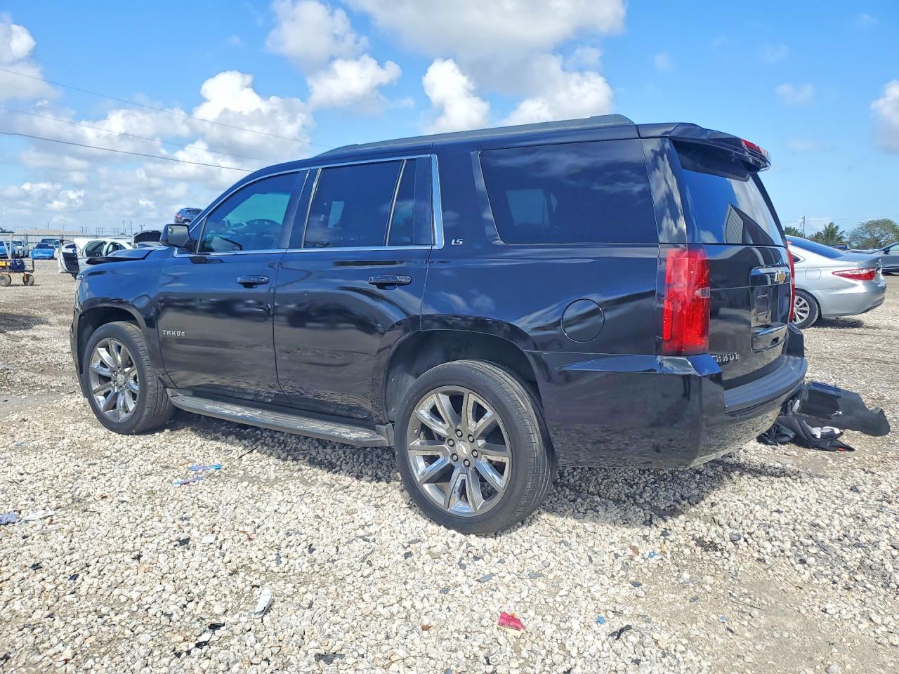 2015 Chevrolet Tahoe C1500 Ls - zdjęcie 2