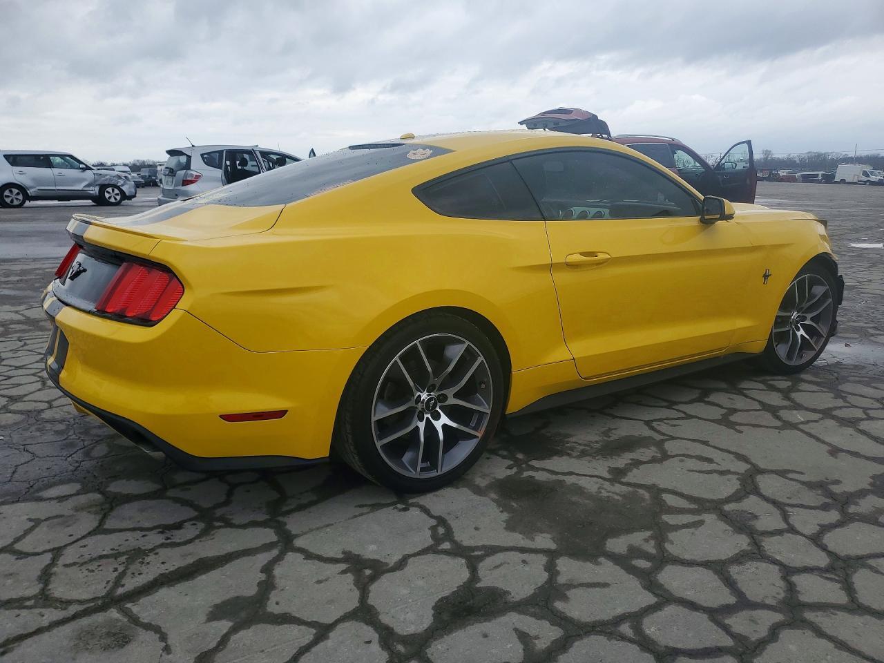 2015 Ford Mustang - zdjęcie 3