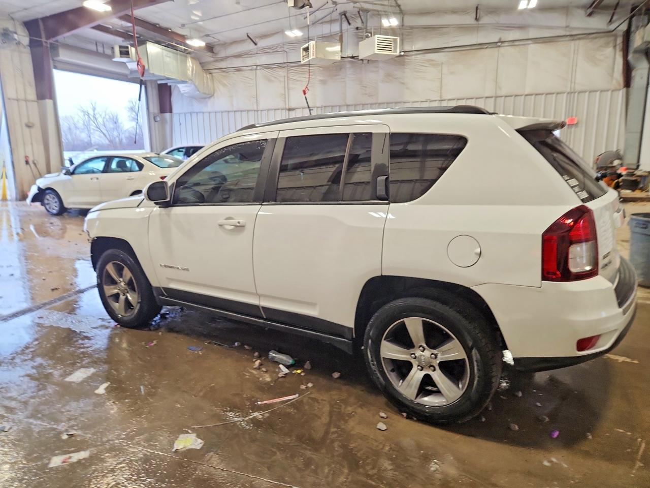 2017 Jeep Compass Latitude - zdjęcie 2