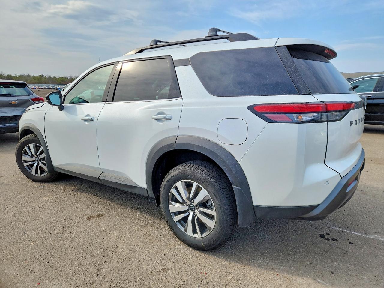 2026 Nissan Pathfinder Sl - zdjęcie 2