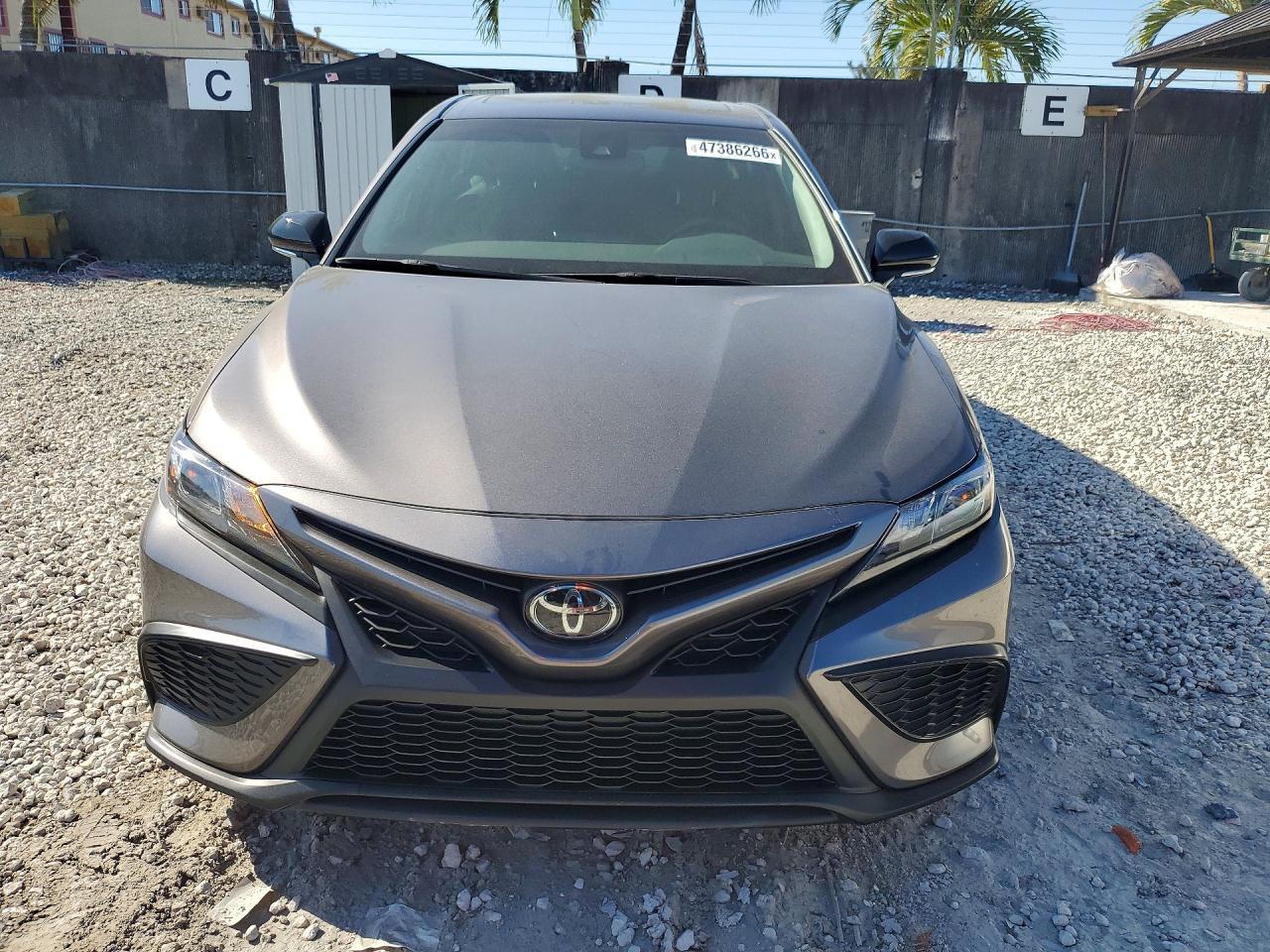 2024 Toyota Camry Se - zdjęcie 5