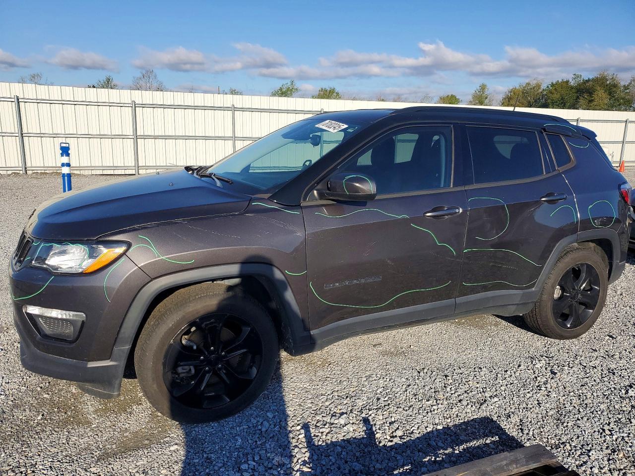 2020 Jeep Compass Latitude - zdjęcie główne