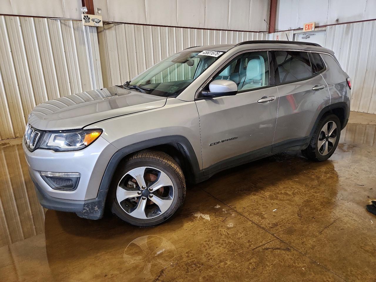 2018 Jeep Compass Latitude - zdjęcie główne