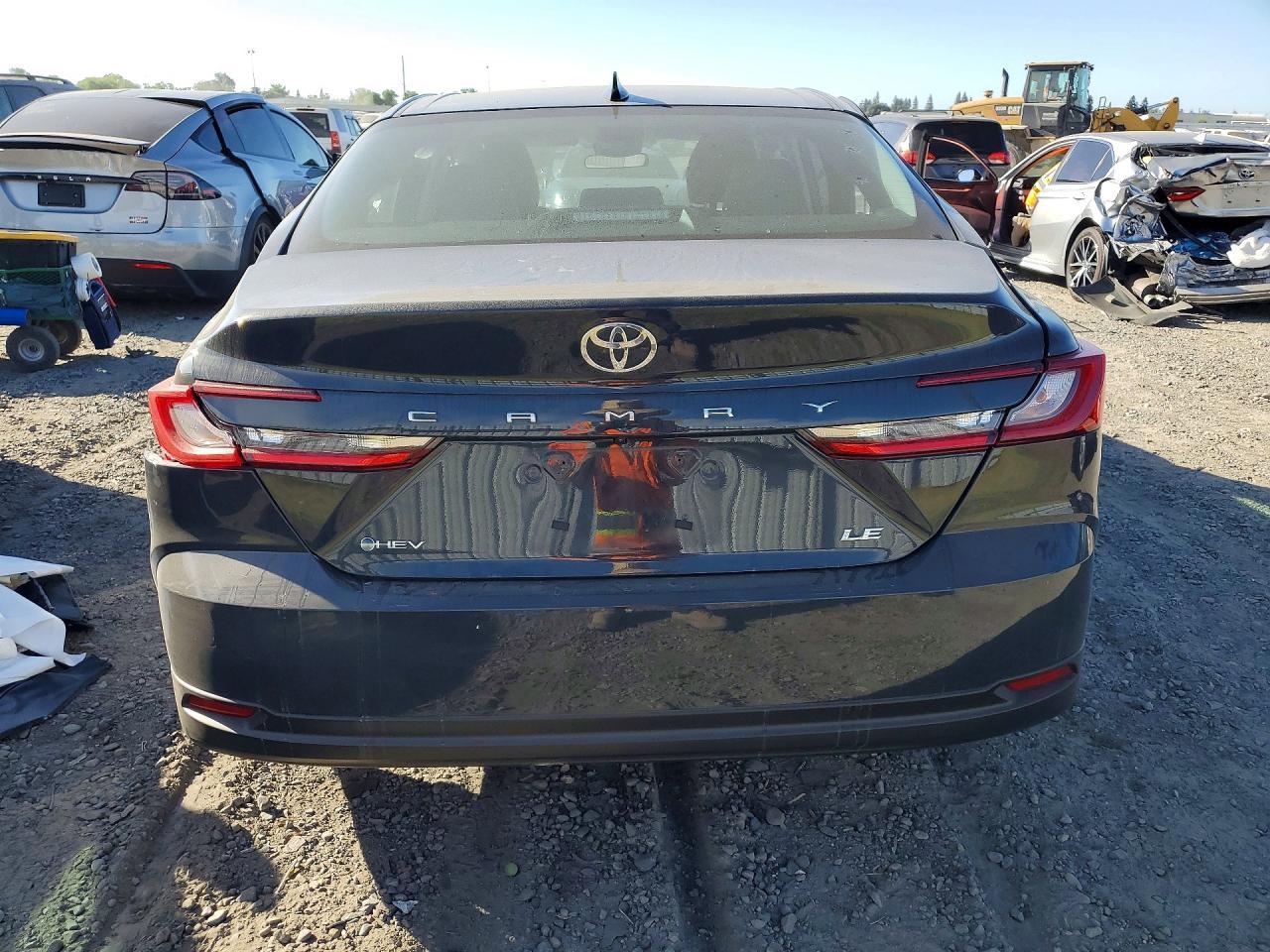 2025 Toyota Camry Le - zdjęcie 6