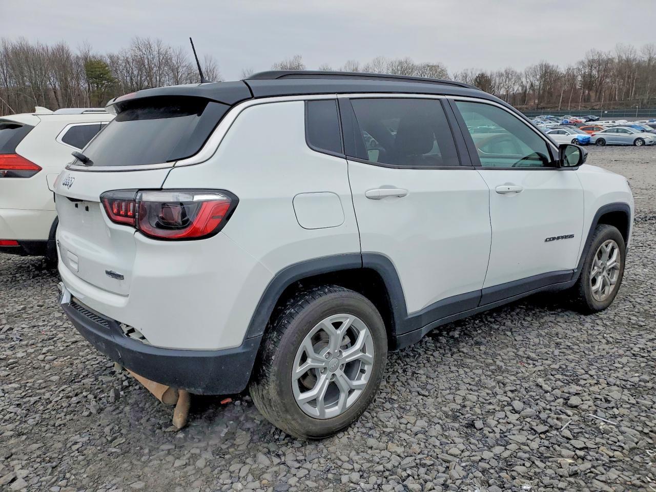 2024 Jeep Compass Latitude - zdjęcie 3